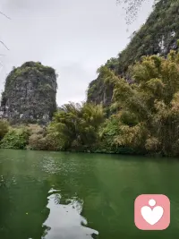 活好自己就是最美的风景


有时候，我们总想仰望别处的风景，羡慕他人的生活，却忘了自己也是风景的一部分。

活好自己，不是活成别人期待的模样，而是听从自己内心的声音。山间的野花，不会因无人欣赏就不绽放；
每个人都是独特的生命个体，有着自己的节奏和轨迹。不必追赶别人的步伐，更不必复制他人的精彩，在自己的季节里，按自己的方式生长，本身就是一种美好。

当我们不再向外寻求认可，而是向内扎根生长；不再羡慕他处的风景，而是专注经营自己的小生活，你会发现：即使在清晨为自己煮的一杯热茶，都是一份美好。

活好自己，就是接纳自己的全部，在平凡的日子里活出滋味。当你真正成为自己，你站立的地方，就是最美的风景。