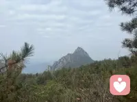 我或许不是最会倾听的人，但我愿意把所有耐心都留给你。我们都有撑不住、不开心的时刻，我想安安静静陪你说说话，让难过轻一点，欢喜多一点。你不用逞强，不用伪装，只要你需要，我一直都在。