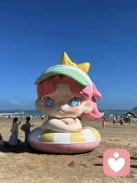 夜已深    
还有什么人
让你这样醒着数伤痕
为何临睡前会想要留一盏灯
你若不肯说
我就不问