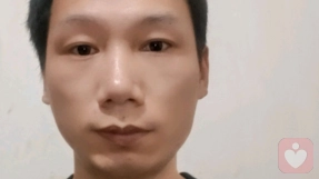 秋海棠在三里屯吃蛋糕