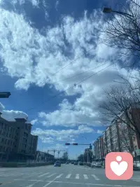 每个人的心里，都藏着没说出口的情绪
或许是委屈，或许是疲惫，或许是无人理解的迷茫
不用独自硬扛，也不必刻意伪装
我在这里，安静倾听，温柔接纳
你的每一份心事，都值得被认真对待

生活从不是一味的向阳而生
允许自己低落，允许自己脆弱
允许情绪有出口，才是对自己最好的善待
我愿做你情绪的避风港
听你诉说，陪你释怀，伴你慢慢找回内心的力量✨