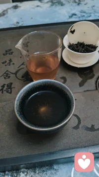 💬 来评论区聊聊：你最近一次心平气和、只属于自己的放松时刻，是在做什么？
我先来：像这样泡上一杯茶，看茶汤慢慢舒展，什么都不想，只听水开的声音。
#情绪树洞 #慢生活配图