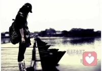 和老公结婚以后我一直没有提示自己，现在老公嫌弃我黄脸婆，我该怎么挽回老公

大家好，我是情感听屿老师，分手、失恋、挽回、以及情感方面遇到困惑并不可怕，两性相处只要能够通过适当的方式方法以及技巧，爱情也是可以挽回、修复的！情感挽回是一件特别注重时机和效率的事，请大家切勿盲目采取措施，不但起不到任何效果，反而会增加挽回以及修复的难度，很多女人一旦结婚后，都害怕自己的丈夫因为新鲜感的缺乏而出轨，但是，你可否有想过，婚姻中比出轨还要可怕的地方是什么？是他对你的心淡。男人出轨，或许只是肉体上的出轨，但他在精神上和内心上还是爱你的。但若是精神上出轨，那么，他就是对你心淡，甚至已经讨厌你，不想再跟你一起生活了，而这种心淡的感觉，比他出轨多次还要恐怖，心不在了，离婚也成为了俨然的事实
从恋人到结婚，矛盾为何会日益凸显？
　很多人由于习惯了双方在恋爱时的甜蜜后，到了结婚后却变得很不适应。尤其是女生。恋爱时，男生总是日夜陪伴，哄自己开心，不会惹女友生气，但婚后总是忙着加班或者各种理由无暇陪伴自己，脾气也不再变得那么好了……
　当男人的行为让女人觉得婚前和婚后差距越来越大时，女人就会想着，“他是不是不爱我了？，他外面是不是有别的女人了？”。渐渐地，女人的思想就会变得越来越敏感，各种猜疑，不理解，埋怨，争吵等等。其实，女人之所以会变得这样，最深层的原因是她们内心安全感的缺乏，她们害怕自己的吸引力不足，无法让一个男人只对自己钟情，所以为了填补自己内心的空白，她们经常会挑战对方的框架和底线，以测试男人是否爱自己和证明自己内心的猜测。

从恋人到夫妻，要想关系得以长久维持，靠的不是谁的忍耐心好点，谁更强势，而是彼此之间如何去包容对方，理解对方。生活中的矛盾不能避免，但可以降低矛盾发生的几率，而且矛盾也不是最终导致感情破裂的根本原因。就像著名情感复合大师说过，“世界上没有任何一对夫妇是完全合适的。所谓的完美的关系并不完美，都是不合适的两个人最后磨合到只剩彼此都能接受的、大部分的小问题，最后才在一起。”

　所以，情侣之间想要很好地从恋人过渡到夫妻，关键是要懂得在相处过程中满足对方的内心需求，尊重对方，包容对方，给对方多一点关心和重视，这样，女人也不会因为安全感的缺乏而变得异常敏感，男人也不会因为得不到尊重和理解而没有了归家的欲望。
　