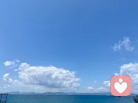今天把心事交给海风，把情绪还给海浪。
做了倾听师，总在接住别人，
今天，好好接住自己。
听了太多人间故事，
也需要一片海，来安放情绪。
治愈别人的路上，别忘了先治愈自己。✨配图