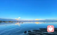 今天把心事交给海风，把情绪还给海浪。
做了倾听师，总在接住别人，
今天，好好接住自己。
听了太多人间故事，
也需要一片海，来安放情绪。
治愈别人的路上，别忘了先治愈自己。✨配图
