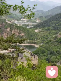 为什么说越差的原生家庭，子女越难以摆脱？

最差的原生家庭不是那种爹妈不爱你，天天大骂你那种，而是本身不爱

还要装着爱你，而这种家庭最能PUA出最心善的孩子，这才难以逃脱

的根源。

他们把罪恶的需要、最痛苦的折磨、最巨大的压力全部加给你，事后又

用小恩小惠，用着所谓关爱你的话语动作来博取你的原谅，他们欺负你

心软，欺负你有责任心，每次明明被气得发抖想死，事后一看到他们的

样子，你又恨不起来。

明明你所有的苦难都因他俩而起，结果你不止要独自吞下恶果，你还得

肩负起家庭的责任。

我劝大家如果跟父母待在一起，永远只会有倒霉的事情发生，最好趁还

有走到绝路的时候发生，最好趁还没🈶走到绝路的时候远离他们。你要

明白他们的痛苦是他们自己选择，而你的痛苦却全部愿自他们配图
