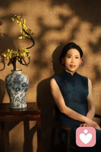 人这辈子没有天天开心的人，只有凡事想得开的人，世间万物都在治愈你，只有你自己不放过自己。你觉得走到绝路了，其实转个弯就到了。除了生病衰老，其他的烦恼都是自找的，老揪着自己不放，就是给自己画了个牢房，关不住别人倒把自己困住了。心里别装太多事，看开了就轻松了。配图