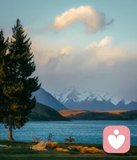 生活好像总在逼着我们懂事、成熟、顾全大局，
却很少有人问你累不累，开不开心。
那些无人理解的时刻，那些深夜里的辗转反侧，
那些明明很委屈却还要笑着说没事的瞬间，真的太辛苦了。
你不用独自扛下所有，也不用逼自己立刻好起来。
情绪没有对错，崩溃也不可耻，
愿意倾听你的人，一直都在。
把心里的垃圾倒一倒，把紧绷的自己松一松，
我愿意陪着你，慢慢走出情绪的低谷。