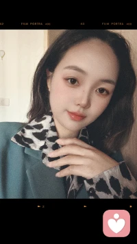 原来到了三十多岁，才能真真切切体会到生活的无力感。这个年纪就好像走到了 生活的分岔路口，一边是柴米油盐，一边是再也回不去的青春岁月！往前走很累，往后退不行！生活就像把我们囚禁在了原地，一点一点的消磨那些无忧无虑的记忆。这烟火人间事事值得！也事事遗憾！该用多懂事的理智才能去压抑住心中的不甘与难过！配图