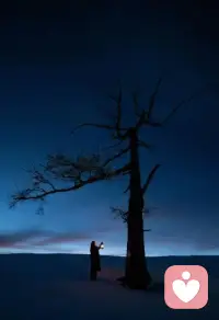 第1期《假装没事的人》
 
                 ——表面平静，内心早已透支
 
她总是一副云淡风轻的样子，工作受委屈、被人误解，都笑着说没事。
同事觉得她大度，朋友觉得她坚强，可只有她自己知道，深夜里，那些委屈、难过、自我怀疑，会一股脑涌上来，翻来覆去睡不着。
她把所有脆弱藏起来，硬撑着做个懂事的人，可假装的平静，终究撑不住满心的疲惫。
长期压抑情绪、习惯硬扛，心里太累却无人诉说，私信我，陪你慢慢释怀。