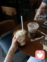 突然被这段话治愈了:“我会焦虑，但我也会被自己治愈。有山靠山，无山独担，我也有心事，但我没跟任何人说，因为我知道，非要让我说，我一定会掉眼泪。不要批判以前的自己，她当时一个人站在雾里也很迷茫，人生如棋，落子无悔，接受每个阶段的自己。千万不要让烦恼和焦虑毁了你本就不多的热情。别贪心,我们不可能什么都有，也别灰心，我不可能什么都没有。”