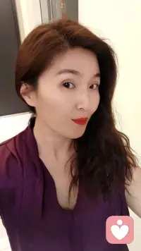 生气快乐小姨
又添一岁，与过往和解收场
曾深陷婚姻烟火里百般煎熬
如今抽身而行，方懂独处亦是福气
没人相伴也能把日子过得热气腾腾
这个520，好好拥抱独属于自己的美好时光配图