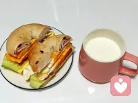 把情绪慢慢讲，我在，一直都在。配图