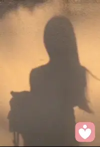 其实选错了就选错了，别总是去责怪曾经的自己，那时候你一个人站在大雾里，也很迷茫啊。你拿着现在的阅历，去责备曾经的自己，连你自己都这么欺负自己了，谁又会善待你呢。人生如棋，落子无悔，过错也好，错过也罢，照单全收不就好了。