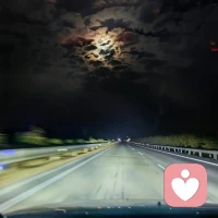 车灯只能照亮50米，但你依然能开完全程。
别怕看不清未来，只要紧握方向盘，黑夜也能通往黎明。