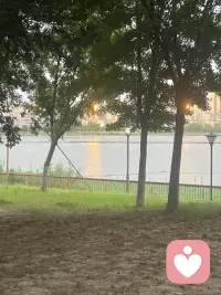 因果：你每一次的选择会变成你的习惯、反映性格，最后变成你的处境
最危险的因果不是立刻付出代价，而是误以为没有代价，每一次选择都在训练自己成为某一种人。

​身心若是长久郁结，根源都在过去某件未了结的事。心本无时空阻隔，唯有回头直面根源，一遍遍沉淀历练，直至全然释怀，才算真正和解、走出来。