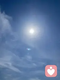 介绍下自己。40周岁，苏州大学医学影像毕业，从事超声工作8年多。18年辞职，经历过忧郁焦虑狂躁，自己作为来访者找过四位心理咨询师，第四位时间最长，四年左右，目前不需要心理咨询师了。平常也会和Deep seek豆包聊一聊。看过一些灵性方面的书籍，了解一些心理学，参加过杨定一的共修，他的书籍看过不少，与神对话，太傻天书，当下的力量，参禅步道，臣服实验，生命之书被讨厌的勇气，落在地球，全部的你等。自己在与情绪相处中，有些感悟。学过一些疗愈课程，正念冥想带领，自己坚持冥想有三年左右。还有写日记，写日记也是疏导情绪的方式。目前不怎么写了。希塔疗愈，颂钵，声音与意识的蜕变，舞动疗愈。在自然里静坐，发呆，放空，与自然亲密接触，融于自然，吸收天地宇宙灵气。自然疗愈。大概如此，伙伴们会对我有些了解。有需要的可以私信我。