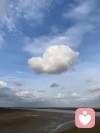 介绍下自己。40周岁，苏州大学医学影像毕业，从事超声工作8年多。18年辞职，经历过忧郁焦虑狂躁，自己作为来访者找过四位心理咨询师，第四位时间最长，四年左右，目前不需要心理咨询师了。平常也会和Deep seek豆包聊一聊。看过一些灵性方面的书籍，了解一些心理学，参加过杨定一的共修，他的书籍看过不少，与神对话，太傻天书，当下的力量，参禅步道，臣服实验，生命之书被讨厌的勇气，落在地球，全部的你等。自己在与情绪相处中，有些感悟。学过一些疗愈课程，正念冥想带领，自己坚持冥想有三年左右。还有写日记，写日记也是疏导情绪的方式。目前不怎么写了。希塔疗愈，颂钵，声音与意识的蜕变，舞动疗愈。在自然里静坐，发呆，放空，与自然亲密接触，融于自然，吸收天地宇宙灵气。自然疗愈。大概如此，伙伴们会对我有些了解。有需要的可以私信我。