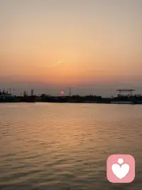 人真是有意思，痰在嘴里的时候不觉得脏，屎尿在身体里也不觉得脏，但是等她们排出体外了反而觉得脏了，还有袜子为什么一定要穿同样的颜色，这两天我就穿不一样的颜色，有意思，人的习性果然是意识造成的，意识时刻更新中❤️配图