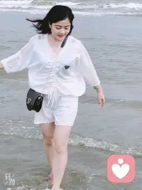 人生的脚印，有深有浅。
生活的味道，有咸有淡。
惟有情和谊，越久越暖。
这里有感恩、有真诚、有牵挂和思念。愿我们健康久远，一生平安！配图
