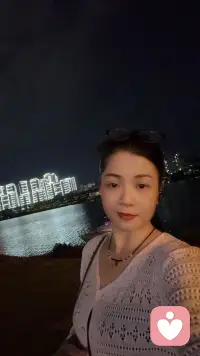 人生没有标准答案，幸福也没有统一模板。不纠结“够不够好”，只在意“舒不舒服”，把心放宽点，把期待放低点，认真过好每个今天，惊喜自然会慢慢靠近。配图