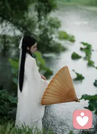 人很容易在高度同频的交谈里产生移情。
贪恋被读懂、惺惺相惜的氛围感，错把填补自身缺口的慰藉，当成宿命般的契合。
相逢惜缘即可，不必寄托全部情绪；
保持分寸自省，向外遇见知己，向内圆满自己。
——知禾｜情绪疗愈倾听