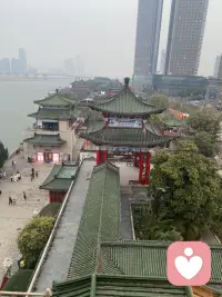 本以为2个人结婚以后，无论遇到什么问题和困难，都多一个人分担，二个人可以互相扶持走下去，却没有想到很多人走着走着就散了…..