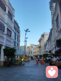 很喜欢的一段话

      我们在不同的生活境遇里，承受着成年人的压力和责任，
      面对着情愿或不情愿，是非争议，慢慢学会周全和妥协配图