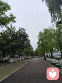连天气都是瞬息万变，我们人也会有七情六欲的
