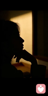 倾听的路上，见过很多人在深夜里和自己对话。
慢慢发现：真正的疗愈，从来不是解决所有问题，
而是学会和情绪好好相处，允许自己慢慢来……
