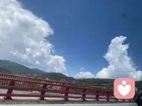 也许你给了自己一些生活负担，为了生活偶尔手忙脚乱，也许你深夜总会多愁善感。做不到让所有人都喜欢，也许你走过多少难熬的坎，独自咽下太多的委屈和心酸，也许你想要的人生没有遗憾，但世事圆满实在太难。
也许你想要一个倾听伙伴，我一直都在配图