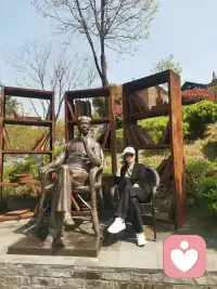 我是一位单亲妈妈  一个人带两个孩子  生活过的疲惫不堪  但我依然很乐观  活的也很透彻  也很愿意去倾听每个人不同的故事！配图