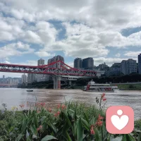 我的秘密基地就要再见了
那时你说不知道怎么去到嘉陵江边
后来这里成了我每天打卡的秘密基地
嘉陵江的风
终究没有机会再一起去吹
再见
再 见配图