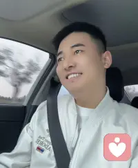 第一天在这个平台上入住 本人有比较丰富的情感经历 情绪稳定 说话风趣幽默  可以成为你的树洞 也可以当你的倾听者  可以陪你走出感情低谷期 愿所有人都可以成为发光的自己