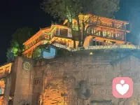 你看，雨这个东西很是奇妙，没收了阳光，还合理合规的！