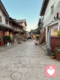 一定要多夸夸自己，一定要觉得自己是一个很棒的人，毕竟你一个人也走了很远的路，一个人也翻过了一山又一山，所以你应该为自己感到骄傲，你也别太敏感，也别觉得自己很差劲，更别总盯着自己的影子看，你要记住，你很好，你一点都不糟糕，你远比你想象中更加优秀，更加强大，更加自信！配图