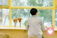 你最近一次“情绪崩溃”是因为什么？                  
是因为一件小事突然就哭了，后来发现不是那件事的问题，是之前积压的太多了。
情绪就是这样，他不会提前打招呼。
想听听你们的。