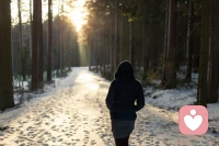 “迷茫不是退步，是你在换地图。旧地图到不了新地方，慢慢走，地图会在你脚下，一寸一寸亮起来！