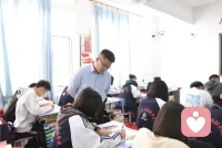 给力心理新人报到第5天～
目前已迎接6位来访者，累计陪伴16小时，
昨日来访全是复购，感谢每一份信赖与选择。
旺仔听你说心事，将继续温暖陪伴。配图
