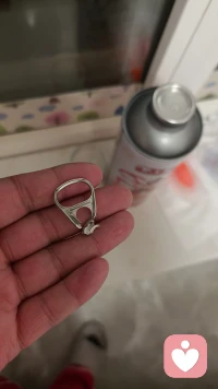 人生就像这瓶啤酒，你越用力拽拉环，越可能把它拽断，最后只能“望酒兴叹”！松弛一点，别那么太用力，反而有可能会品尝到佳酿。配图