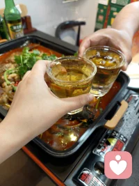 生活就是一杯酒，有人觉得苦辣，有人觉得甘甜，酒未变，是饮酒之人的感受不同，经历不同，心性不同。