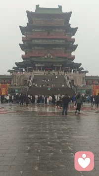 高敏感从来不是缺点，只是你太善良、太在意、太容易共情别人。往后余生，多照顾自己的情绪，少迁就别人的心情。配图