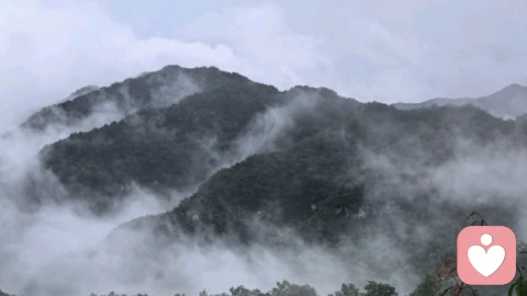 游上云台\n文/山水之间\n\n《渔家傲•观上云天瀑》（其一）\n\n石磴盘空危欲坠，荆棘缠袖行还退。忽见天光云影碎，千峰媚，飞瀑直下蛟龙睡。\n遥瞰碧潭琉璃翠