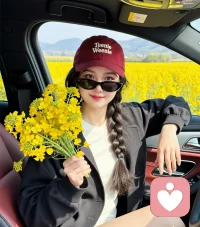 大家好，我是平台为您推荐的专业心理咨询师和倾听师妮妮，温暖且有力量。

我在这里认真听你说，这里很安全，你可以慢慢讲，不用着急。
不管是什么情绪、什么困扰，我都愿意接住你。
你想说什么都可以，我会一直陪着你，感恩遇见。配图