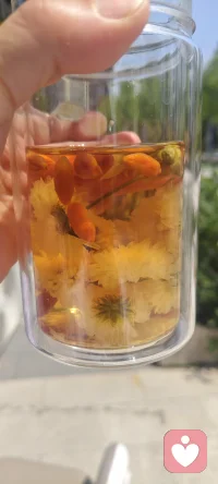 一杯花茶，半日闲。配图