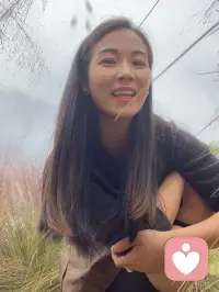 我是安静的倾听者，
不急于打断，不随意评判。
愿做你的情绪树洞，收纳所有心事与温柔，
陪你细数人间细碎，接住所有情绪与难言配图