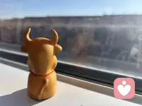 叮！你的24小时在线树洞已上线！📣
主打一个精准接住、绝不吐槽！
如果你觉得心事太重、世界太吵，
快来我的情绪避风港避避风雨。
把不开心丢给我，
我帮你把烦恼变成故事，
欢迎随时来“骚扰”我！😉