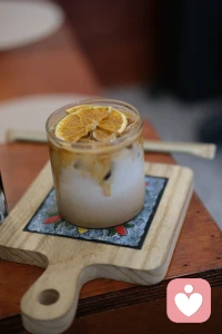 我是一名深耕教育行业十余年的 80 后教育人，专注中小学生心理辅导与家长心理咨询个案，累计陪伴上万名学生、上千位家长走出情绪困境。

我始终以真诚为底色，耐心倾听孩子的成长烦恼，共情家长的育儿焦虑。

愿用专业与温暖，为你驱散迷茫，让你的生命遇见更多光亮与希望，期待与你暖心相遇。