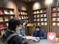 偶遇大师，分享大师金句“财富不在远方，财富就在我们脚下。想象的自由是无边无际的。阅读是写作的前提，写作是阅读的结果”。                                           作为家长尽量让孩子们多读书，远离屏幕；多接触大自然，远离网络游戏。配图