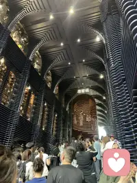 偶遇大师，分享大师金句“财富不在远方，财富就在我们脚下。想象的自由是无边无际的。阅读是写作的前提，写作是阅读的结果”。                                           作为家长尽量让孩子们多读书，远离屏幕；多接触大自然，远离网络游戏。配图